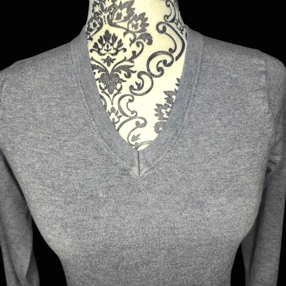 ZARA Gray V-Neck Cropped Sweater - Small - Picture 3 of 6